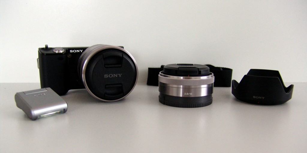 Sony Nex-5 im Set mit Weitwinkel- und Zoomobjektiv
